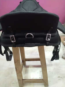 Sillín sin árboles Freemax para montar a caballo Material sintético de alta calidad Calidad de exportación disponible a precio mayorista de la India - Product Image 4