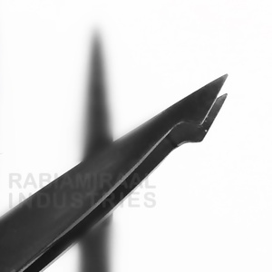 Pince à épiler pour sourcils RMI, couleur plasma noire, pointe pointue, acier inoxydable, durable, pour une mise en forme précise - Product Image 1