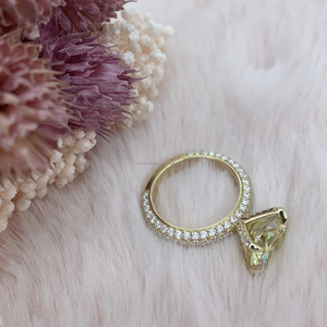 Anillo de Compromiso con Diamante Amarillo de Corte Redondo en Oro Amarillo con Banda Pavé, Anillo de Promesa Solitario de Lujo para Mujer, Anillo Elegante y Fino - Product Image 4