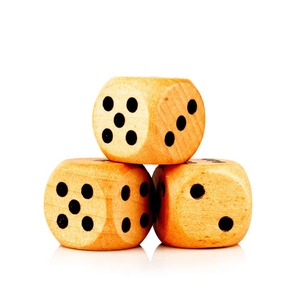 Dés en bois artisanaux modernes, finition naturelle, écologiques, pour jeux de société, décoration et cadeaux, cube en bois unique - Product Image 3