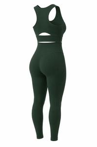 Conjunto de yoga de 2 piezas para mujer: Sujetador deportivo de cuello redondo y espalda cruzada en verde oscuro liso y leggings de cintura media de longitud completa con elasticidad en cuatro direcciones. - Product Image 3