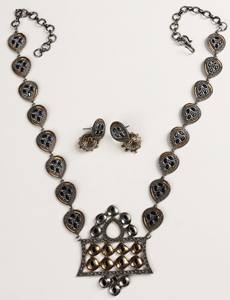 ชุดสร้อยคอและต่างหูสำหรับเจ้าสาว สีเงินออกซิไดซ์สองสี ทองเหลืองประดับพลอยสีน้ำเงินเข้ม แบบดั้งเดิมสำหรับงานแต่งงานสไตล์โบฮีเมียน - Product Image 4