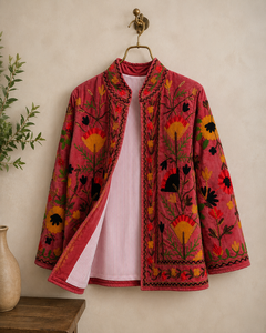 Chaqueta de Mujer Roja de Lujo con Bordado Floral Multicolor Estilo Bohemio Étnico, Abrigo de Diseñador de Boutique, Venta al Por Mayor - Product Image 3