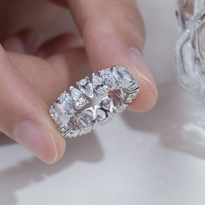 เครื่องประดับเมสซี่ เครื่องประดับสั่งทำพิเศษ MSR-2131 แหวนทองคำขาว 18K ดีไซน์โรแมนติกทรงน้ำตา แหวนเพชรเพาะเลี้ยง - Product Image 1