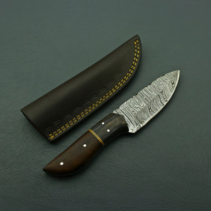 Cuchillo EDC de hoja fija de acero de Damasco forjado a mano con mango de madera y bolster de cuerno, cuchillo utilitario para camping y bushcraft con funda de cuero - Product Image 3