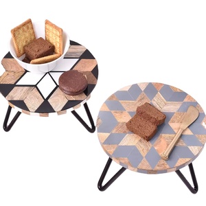 Royal Fusion Soporte de pastel de resina de madera hecho a mano con base de metal Bandeja de exhibición de lujo para bodas Fiestas y decoración festiva del hogar - Product Image 2