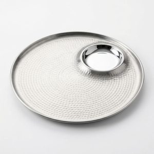 Plateau de service artisanal en acier inoxydable martelé satiné SS304 de 33 cm avec réservoir à sauce intégré, motif personnalisable pour la décoration intérieure, les hôtels et les mariages - Product Image 6