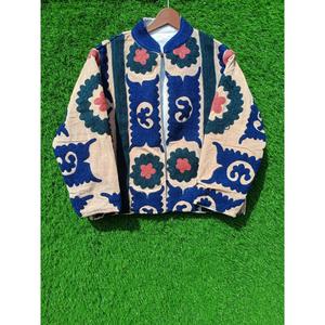 Chaqueta Floral de Terciopelo Beige Estilo Bohemio, Bordado Suzani Tradicional Hecho a Mano, Ropa de Otoño para Mujer, Prenda Exterior de Manga Larga - Product Image 1