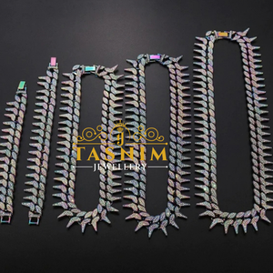 Cadena Cubana de Diamantes en Oro y Plata de Lujo, Estilo Iced Out, de la Mejor Calidad, para Uso en la Calle, Clubes y como Regalo, Disponible para la Venta - Product Image 2