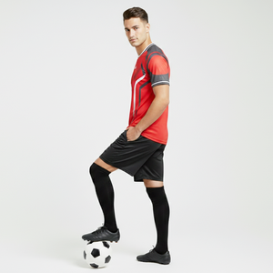 Tenue de football officielle à séchage rapide, maillot de foot rouge avec short respirant noir, accepte les services OEM, ensemble maillot et short très vendu - Product Image 5