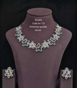 Collier floral en zircon cubique 12061, plaqué rhodium, collier statement fleuri, bijoux pour mariage, fête, femme - Product Image 1