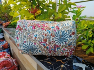 Bolsa de Maquillaje de Algodón de Alta Calidad, Estampada, Organizador de Cosméticos Portátil con Cierre, Estuche de Aseo Acolchado Hecho a Mano - Product Image 3