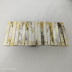 Sillín y perno de cuerno blanco sudafricano hechos a mano para mangos de cuchillos personalizados a precio económico - Product Image 1