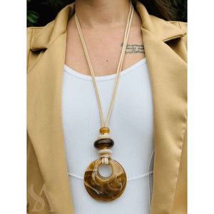 Collier en résine de mode artisanal RR ENTERPRISES, fabriqué en Inde, pour offrir en cadeau aux anniversaires, aux anniversaires de mariage et aux fêtes - Product Image 1