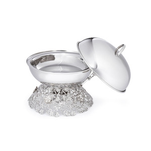 Magnifique réchaud à buffet argenté orné d'un support en filigrane floral et d'un couvercle bombé assorti, idéal pour les mariages et les événements - Product Image 1