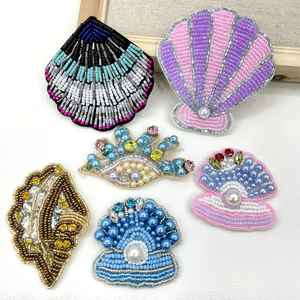 Breloques de sac brodées à la main en perles de rocaille, design personnalisé, élégantes, avec logo sur mesure - Product Image 6