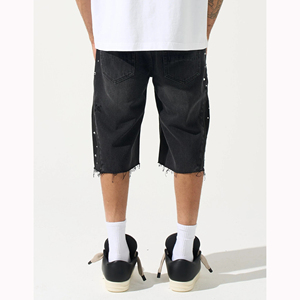 Shorts en jean noir premium délavé style vintage avec strass personnalisés pour homme, ourlet brut, fermeture éclair latérale, streetwear : confort et style réunis - Product Image 5