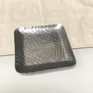 Plateau de vanité artisanal en métal doré pour parfums, bijoux, cosmétiques, salle de bain, chambre à coucher, coiffeuse et organisation de la maison de luxe - Product Image 2