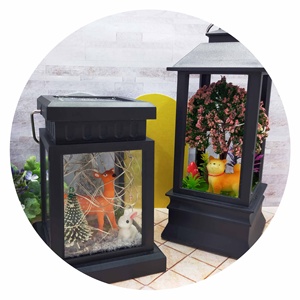 Lanterne LED orientale mignonne, panneaux solaires, décoration de maison DIY avec mini arbre, poupée animale en bois et plastique, décoration de maison de poupée colorée - Product Image 1