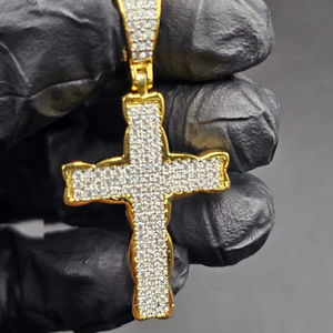 Pendentif Croix de Jésus Bling Bling Personnalisé en Argent Sterling 925 Massif Plaqué Or et Diamants – Bijoux Tendance - Product Image 2