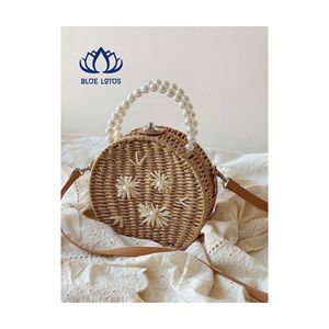 Sac de voyage pour femme en rotin durable et écologique, modèle Kristen, bleu lotus, avec décoration en perles, très vendu |   Tissé à la main naturellement artisanal - Product Image 1