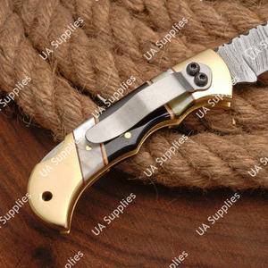 Couteau pliant de luxe en acier Damas avec manche en corne de taureau exotique, couteau tactique professionnel EDC pour le camping et la chasse, vente en gros - Product Image 4
