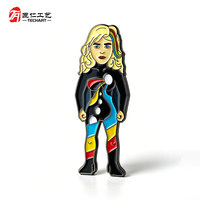 Badge personnalisé en émail souple en métal pour personnage de bande dessinée de super-héros, idéal pour les costumes de cosplay et la collection d'objets d'art, vente en gros
