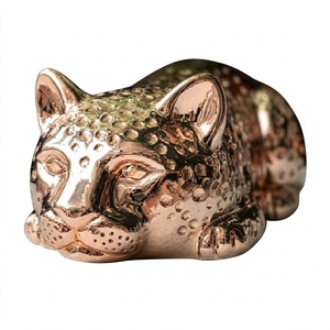 Prensapapeles personalizado hecho a mano en India con forma de corazón sobre base de mármol para un espacio de trabajo elegante, ideal para sujetar hojas sueltas. - Product Image 2