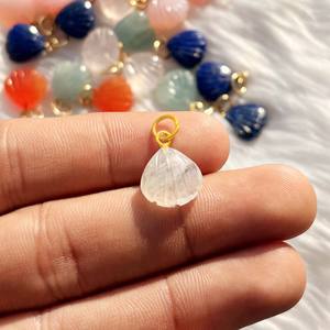 จี้เปลือกหอยมูนสโตนแกะสลักด้วยมือขายส่ง พลอยธรรมชาติ ชุบทอง สำหรับทำเครื่องประดับ DIY - Product Image 1