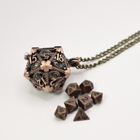 Collier porte-dés métallique ouvrable, vente en gros, pendentif creux D&D avec mini-dés, crâne de dragon, mace en forme de balle, multiples designs