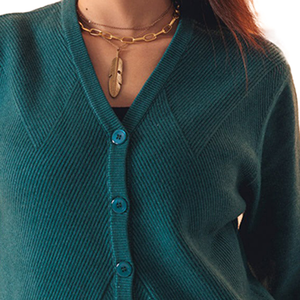Cárdigan de punto personalizado para mujer con botones frontales, cuello en V oversize y bolsillos - Product Image 3