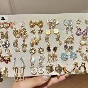 Juego de Joyería de Moda Versión Coreana, 36 Pares de Aretes de Unicornio, Mariposa y AMOR, Fabricante de Comercio Exterior - Product Image 4