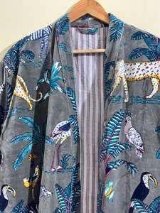 Bata Kimono de Terciopelo con Estampado de Selva Gris: Abrigo de Terciopelo de Algodón - Product Image 3