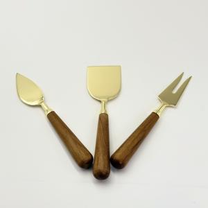 Ensemble de fromage en métal doré tendance avec manche en résine noire et boîte pour le petit-déjeuner – Spatules à fromage et beurre - Product Image 3