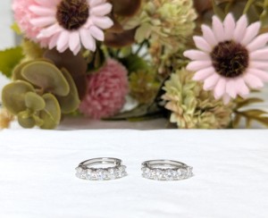 Boucles d'oreilles en or blanc massif 10 carats certifiées IGI, boucles d'oreilles créoles avec diamant de laboratoire de 1 carat taille ronde, cadeau de mariage pour femme - Product Image 1