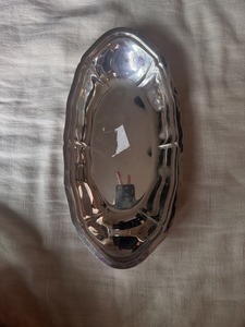Plato de Servir Clásico de Metal Pulido, Forma Irregular, Diseño Sólido, Apto para Lavavajillas, para Fiestas - Product Image 3