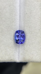 Pierre naturelle certifiée Tanzanite, taille coussin longue, avec une couleur et un éclat excellents, Zoisite naturelle, 1,80 carat, clarté impeccable - Product Image 5