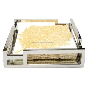 Plateau en métal doré de luxe fait à la main pour une présentation élégante de centre de table, utilisation pour les repas et les pique-niques, fabriqué par Zahid Exports en Inde - Product Image 2