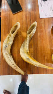 Shofar en corne de bélier fait main de qualité supérieure 2024, motif ange sculpté, étanche, taille personnalisable, art israélien, objet de collection - Product Image 2