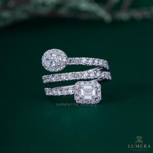 Bague de fiançailles de luxe pour femme, diamant de laboratoire 4,62 carats, taille émeraude VVS2, en or 9k/10k/14k/18k, certifiée IGI - Product Image 1