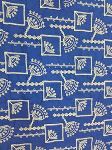 Tissu en coton doux bleu roi en gros avec broderie géométrique carrée blanche et motif cachemire pour vêtements de créateurs - Product Image 3