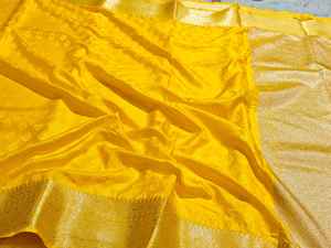 ผ้าไหมลายดอกไม้สีเหลืองแบบโคนิเฟอร์ พร้อมขอบผ้าปักดิ้นทองอย่างดี ผ้าส่าหรีอินเดียแบบดั้งเดิมสำหรับงานแต่งงานและงานเฉลิมฉลอง มีสินค้าพร้อมส่ง - Product Image 5