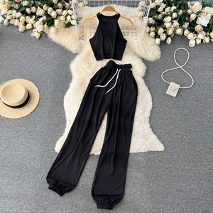Conjunto de dos piezas para mujer: top halter tejido liso y pantalones rectos elásticos transpirables con tirantes cortos - Product Image 4