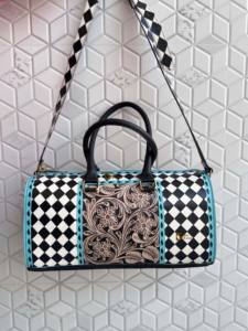 Bolsos de Viaje de Cuero Hechos a Mano con Diseño Único, Bolsos Multiusos con Patrón de Damas de Inglatera, Bolso Hecho a Mano Unisex, Bolso de Viaje de Gran Tamaño - Product Image 2