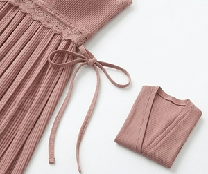 Ensemble de bralette sans armatures romantique avec dentelle et culotte hipster taille mi-haute en tricot de spandex et polyester - Product Image 3