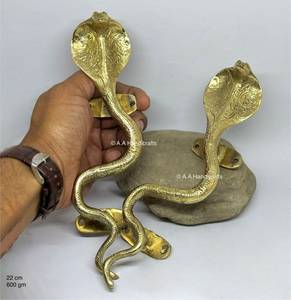 Manija de Puerta con Diseño Tradicional de Serpiente y Pavo Real en Latón, Marca A.A Handicrafts, con Control Táctil - Product Image 1