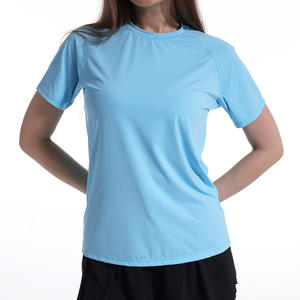 T-shirt de sport pour femme à séchage rapide avec logo personnalisé, idéal pour la course et la gym - Product Image 6