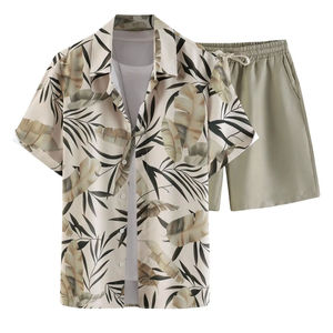Conjunto de dos piezas con estampado de hojas tropicales para hombre, camisa de manga corta con botones y pantalones cortos con cintura elástica, conjunto ligero de playa para verano - Product Image 1