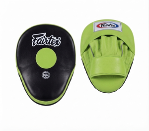 Almohadillas de Mano Fairtex de Cuero Genuino para Boxeo, Muay Thai, Kickboxing, Entrenamiento de MMA con Soporte Ergonómico para las Manos - Product Image 1