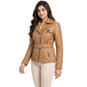 Chaqueta de cuero moderna para mujer con material resistente, ajuste cómodo y costuras impecables que proporcionan un uso duradero y suave. - Product Image 6